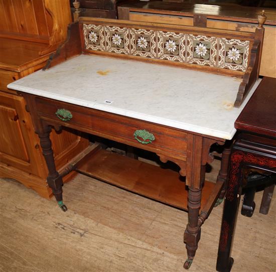 Victorian marble top washstand(-)